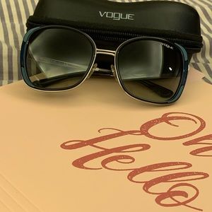 Vogue Oversized Sunnies 🔥🔥
